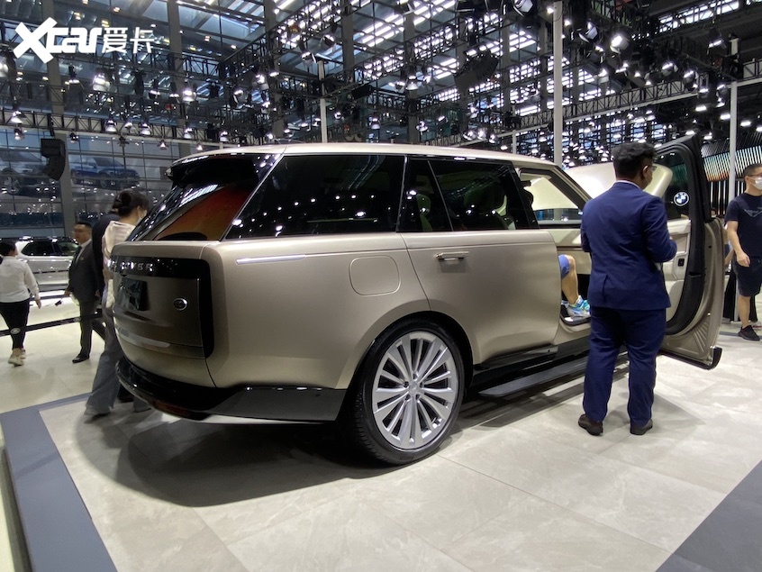 New generation land rover range rover