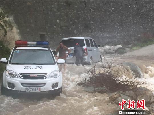 Heavy rain occurred in 12 counties and cities in Hubei province.