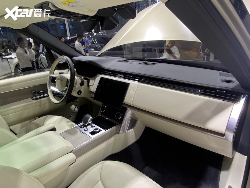 New generation land rover range rover