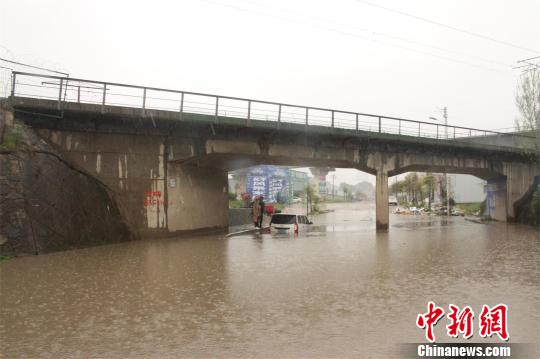 Heavy rain occurred in 12 counties and cities in Hubei province.